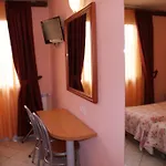 Lutetia 3*