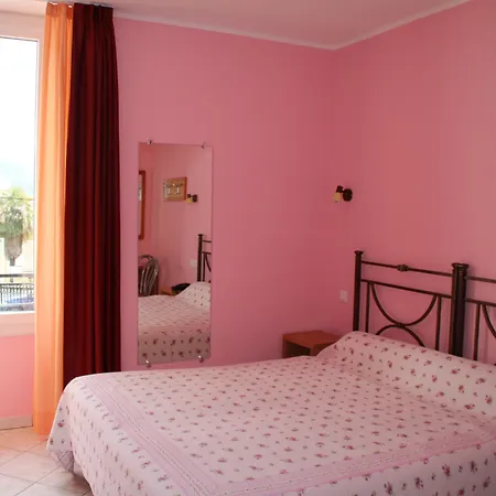 Lutetia 3*