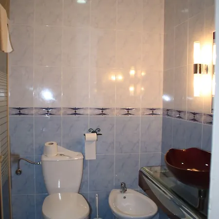 Lutetia Hotel 3*