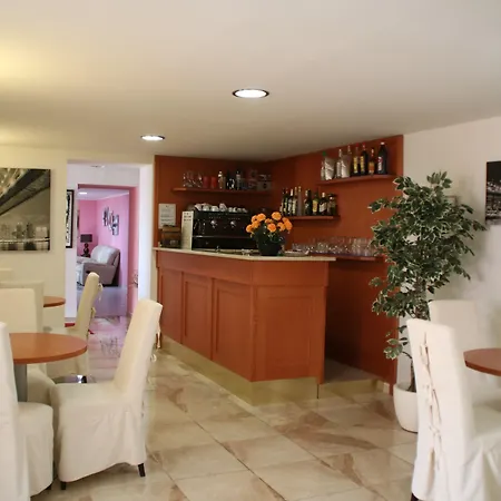 Lutetia Hotel 3*
