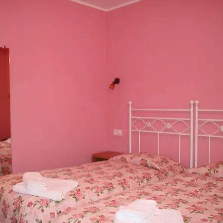 Lutetia Hotel 3*
