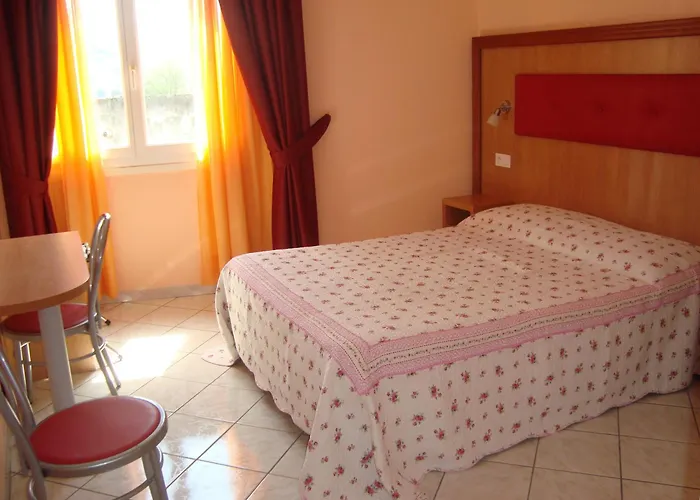 Hotel Lutetia - Climatise 3*